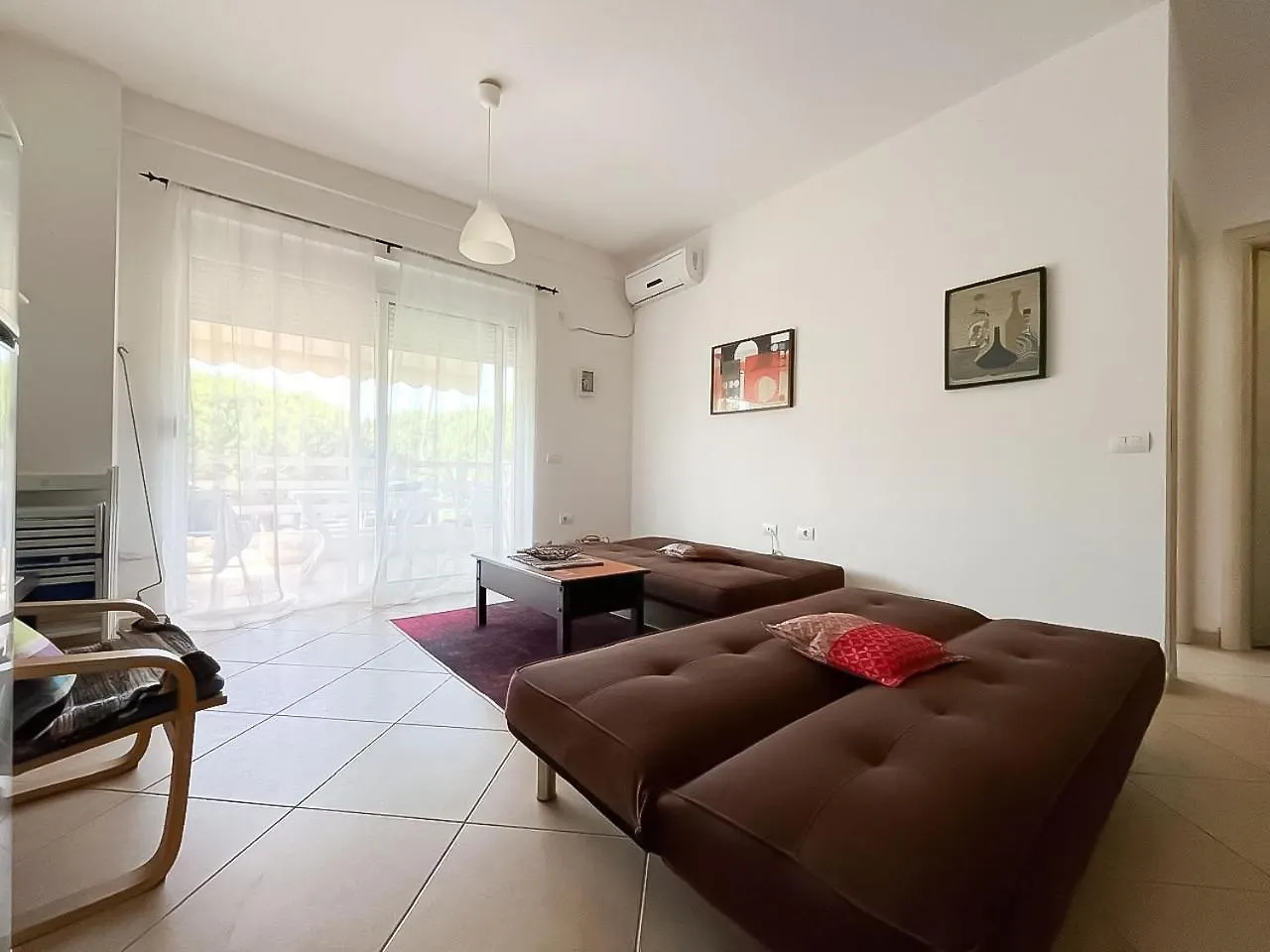 Your Lura Getaway Lalez Apartment